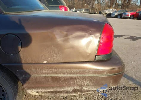 2000 Ford Crown Victoria Police Interceptor z USA, uszkodzony, nr VIN 2FAFP71WXYX206088